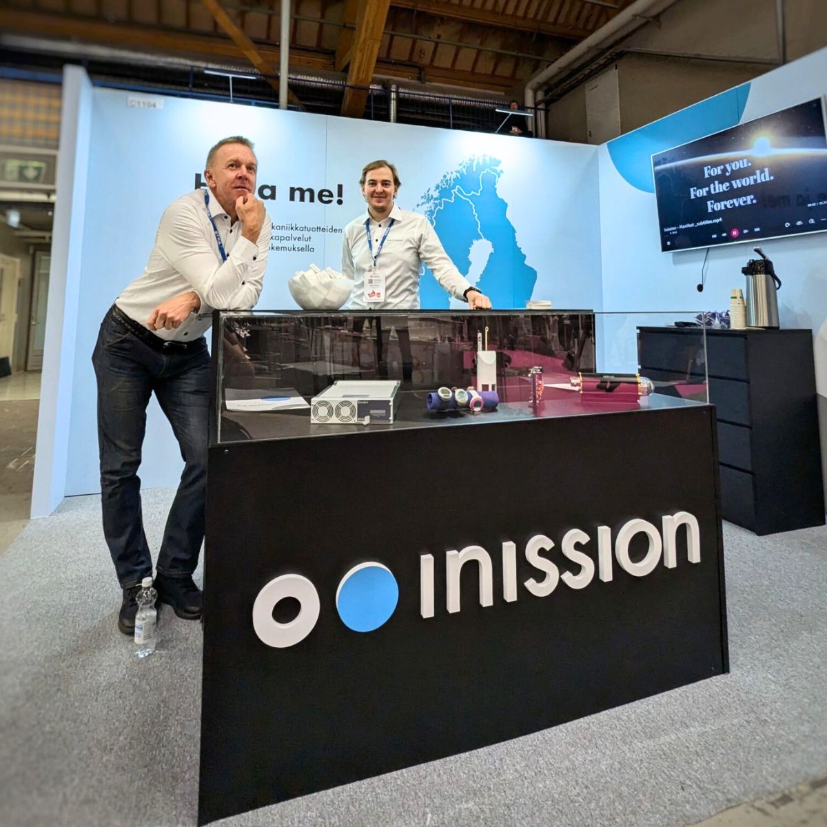 Two Inission Lohja employees at the Alihankinta 2024 trade fair stand.