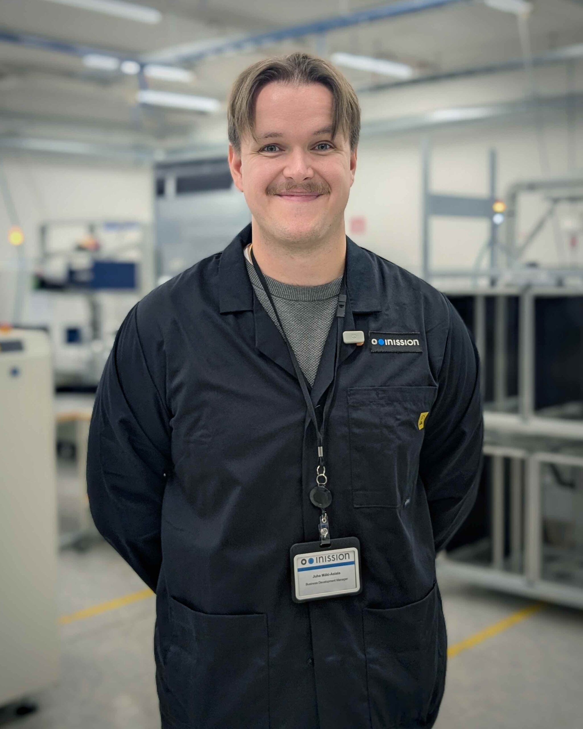 Juha Mäki-Asiala Inission Lohjan tuotantotiloissa